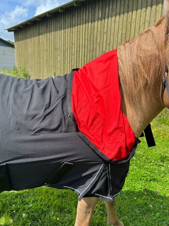 Karlslund zweetdeken met hals &ndash; functionele zweetdeken voor IJslandse paarden