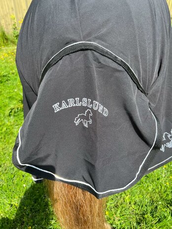 Karlslund zweetdeken met hals &ndash; functionele zweetdeken voor IJslandse paarden