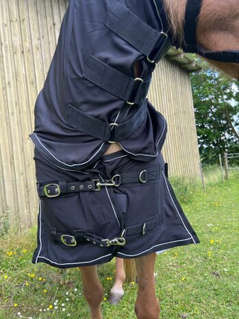 Karlslund zweetdeken met hals &ndash; functionele zweetdeken voor IJslandse paarden