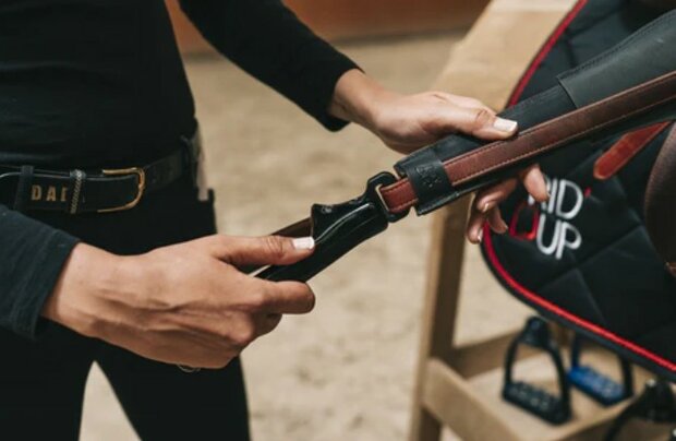 Rid&rsquo;Up monobeugelriemen &ndash; innovatieve stijgbeugelriemen met verstelbare beschermhoes