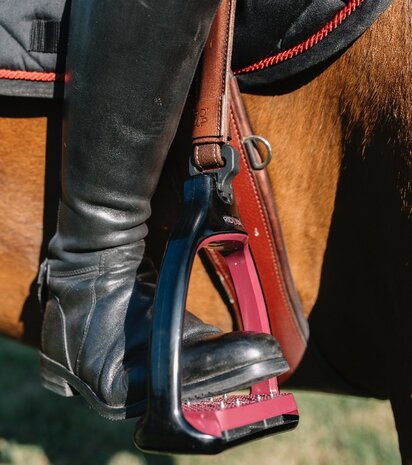 Rid&rsquo;Up monobeugelriemen &ndash; innovatieve stijgbeugelriemen met verstelbare beschermhoes