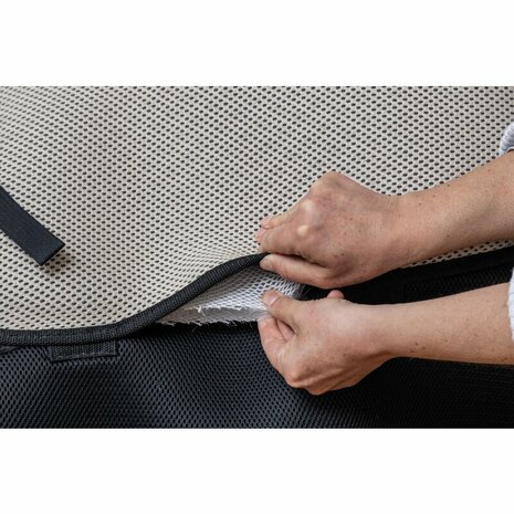 AirTec Plus lamswollen zadeldek met verwisselbare inlagen (V-Line Spinefree)