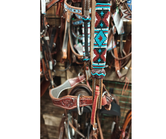 Losse Sidepull Neusriem &ndash; Dark Chestnut met Rosegold Peach Conchos